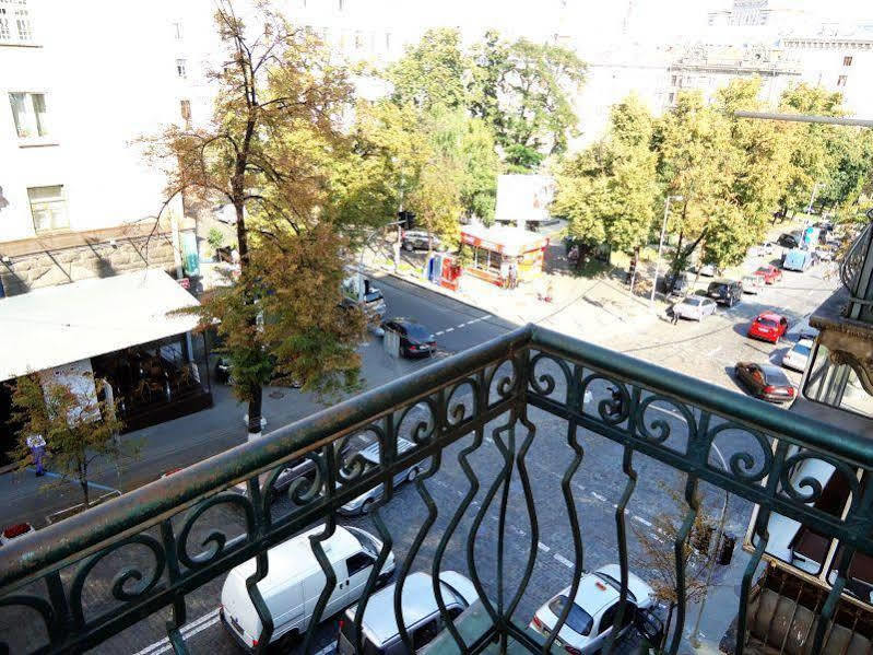 Hostel Kreshatik Kiev Exterior photo